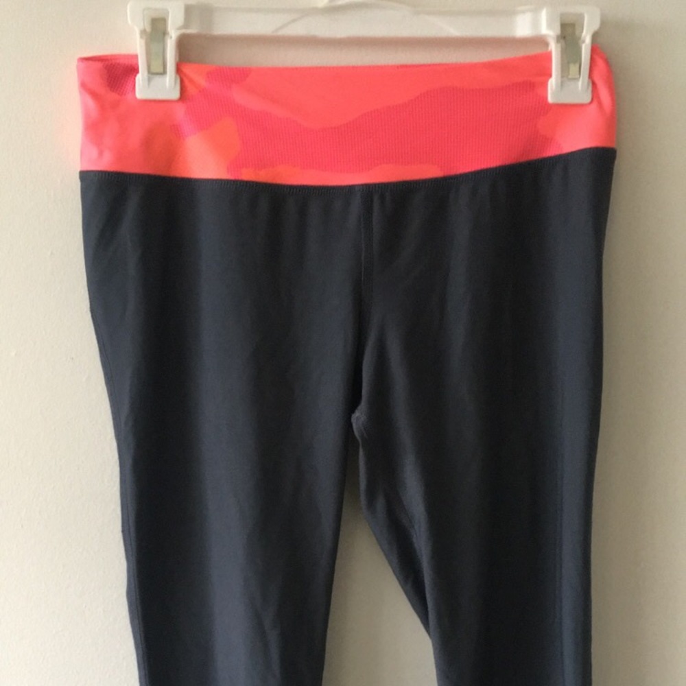 Under armour cropped athletic leggings